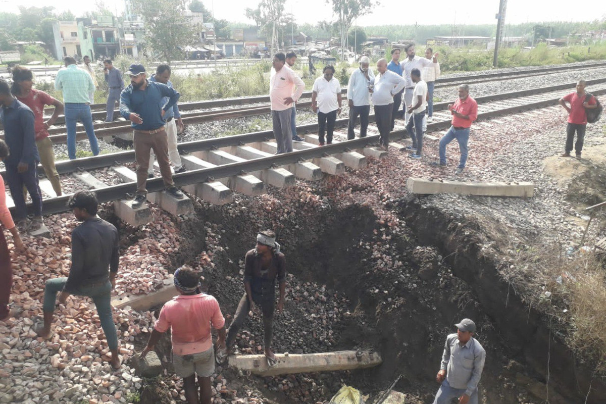 19-trains-affected-and-cancelled-in-saharanpur-due-to-railway-track-disrupted.jpg