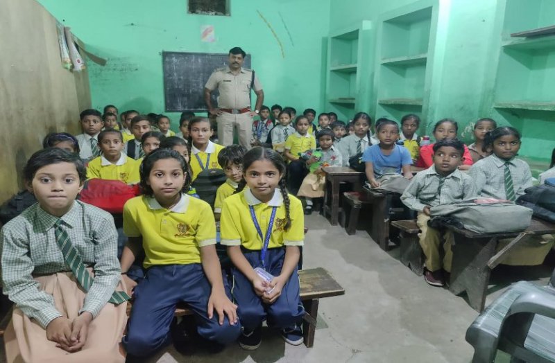 दूर किया स्कूली बच्चों के अंदर से पुलिस का भय, किया जागरुक