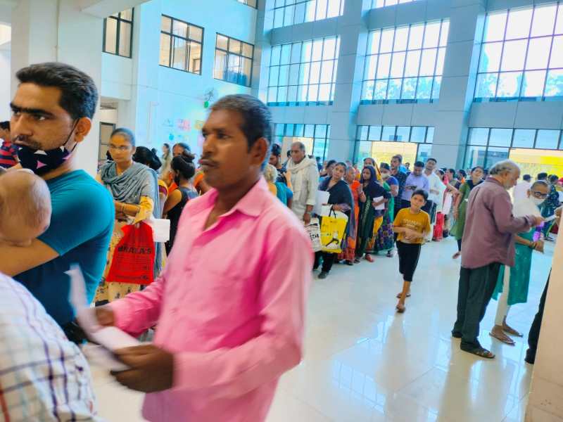 एक सप्ताह बाद भी काम पर नहीं लौटे रेजिडेंट डॉक्टर