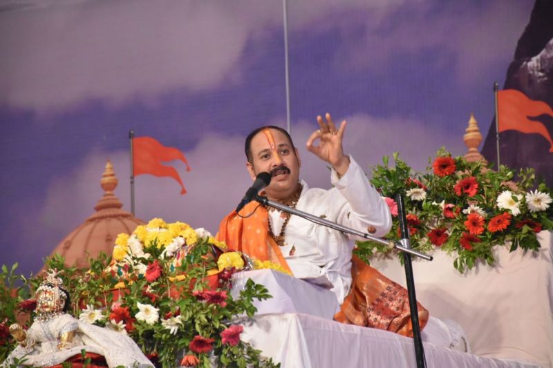 भक्ति से ही व्यसन मुक्ति संभव, अभिमान त्याग कर कथा सुनने आए