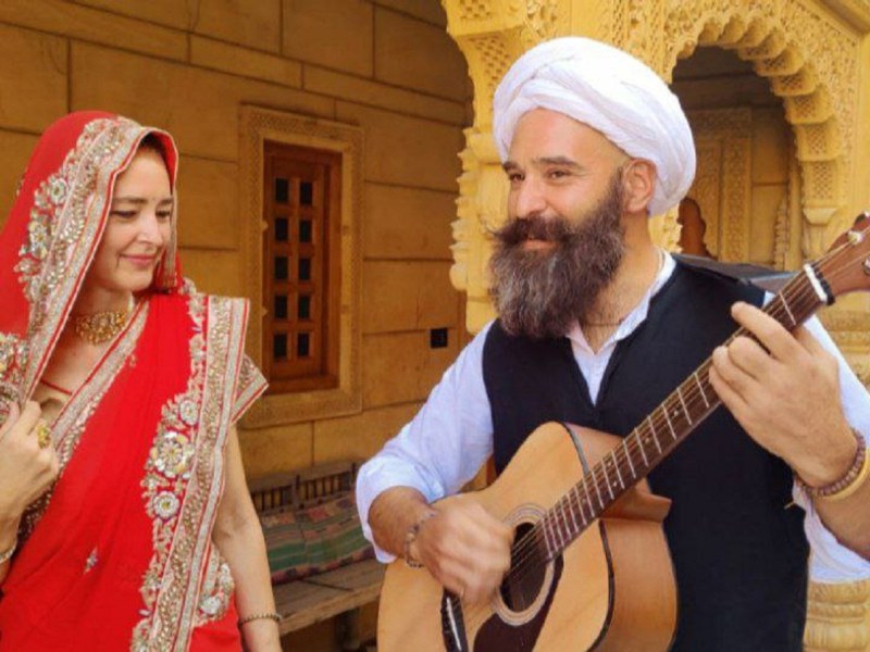 अग्नि को साक्षी मानकर विदेशी युगल लेगा सात जन्म साथ निभाने का संकल्प