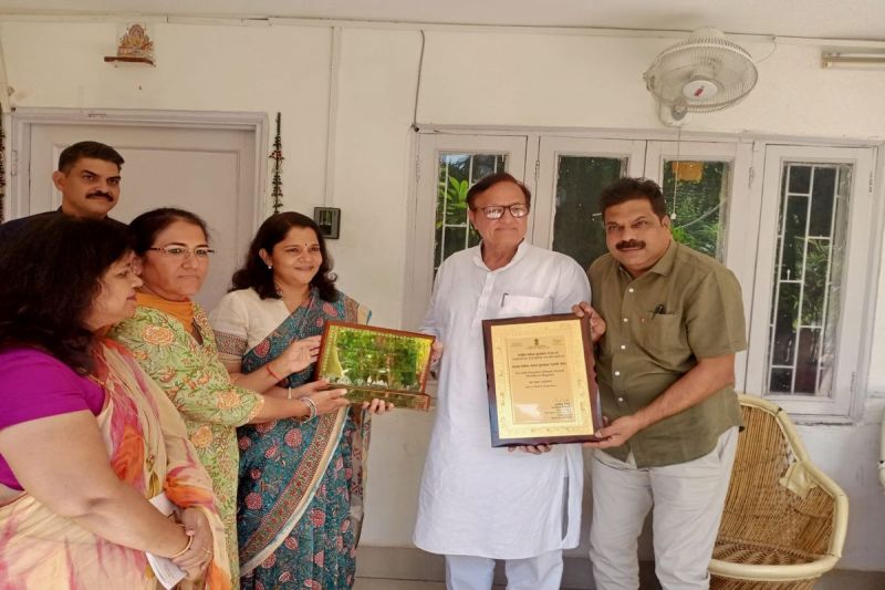 हवामहल को मिला अवॉर्ड मंत्री को सौंपा, अब होगा ये काम