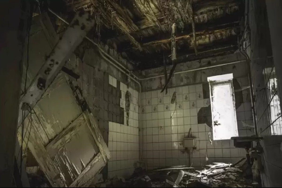 Optical Illusion:  Can You Spot The Rat In This Abandoned Place Within 17 Second