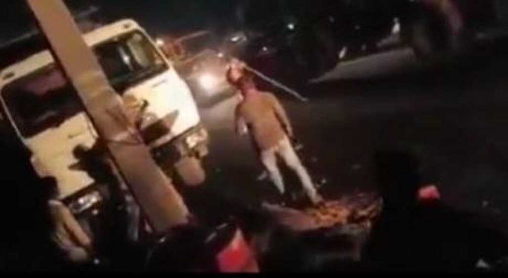 Truck drivers beat up police in MP's Singrauli