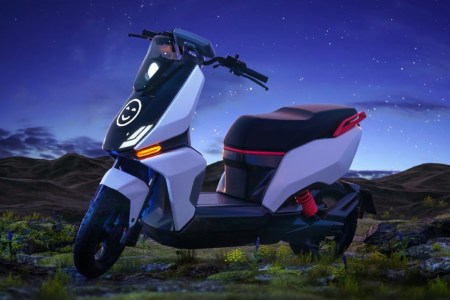 lml_star_electric_scooter-amp.jpg