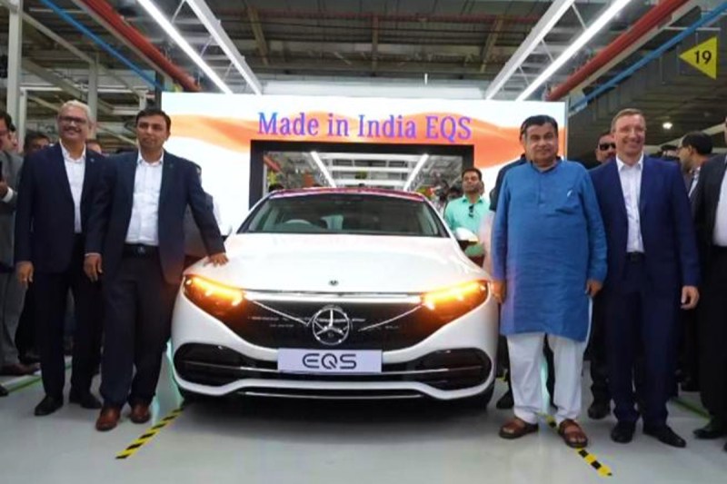 nitin_gadkari_launches_merecedes_benz_eqs_-amp.jpg