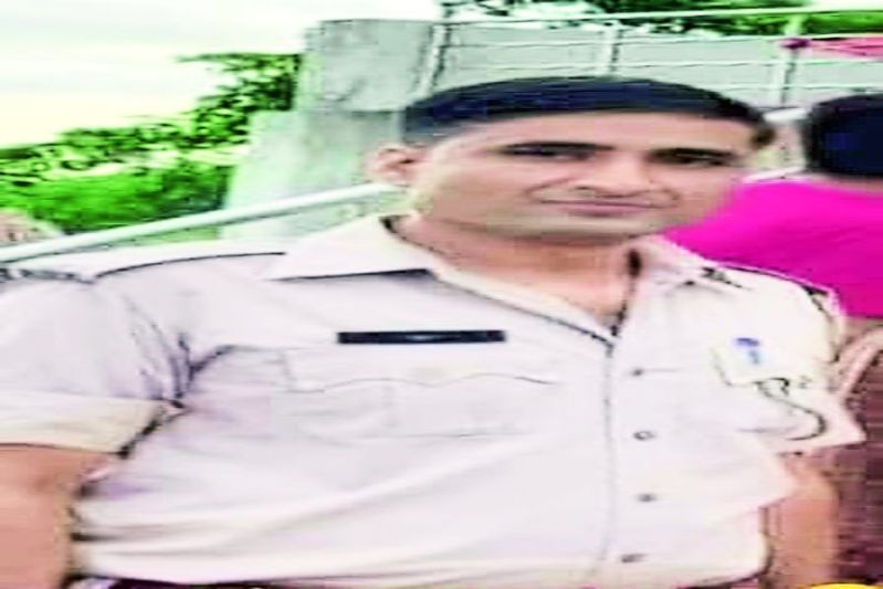 ट्रेलर-बाइक की टक्कर, कांस्टेबल मुकुट बिहारी की मौत