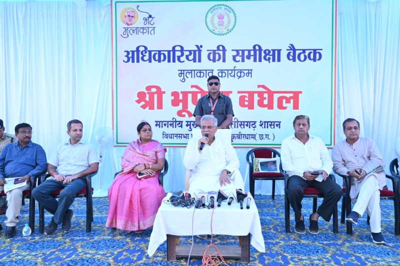 सीएम ने अधिकारियों को लगाई फटकार