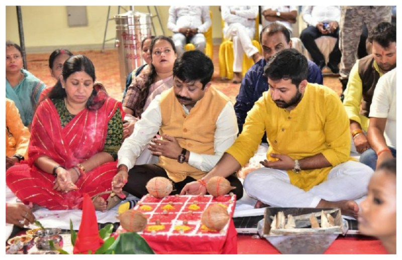 कैबिनेट मंत्री नंद गोपाल नन्दी ने अष्टमी पर देवी मंदिरों में किया पूजन अर्चन