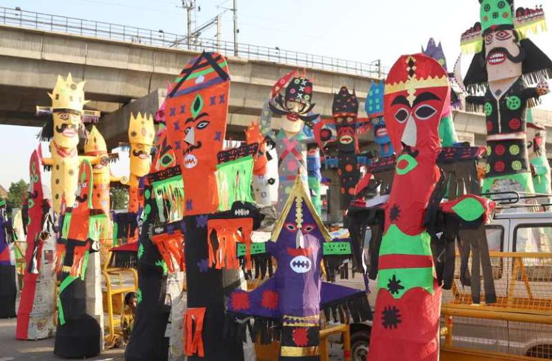 लौटी रावण मंडी की रौनक...इस साल लम्बा हुआ रावण का कद