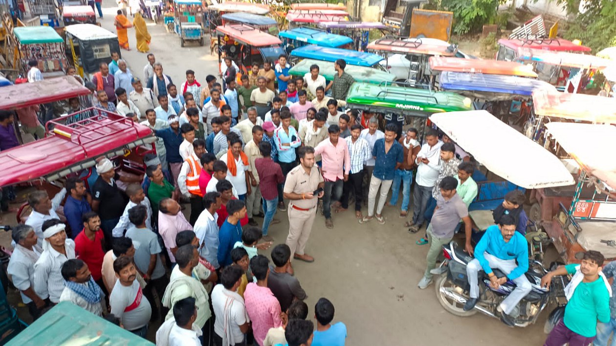 त्योहार पर बाजार की भीड़ को ध्यान में रख बदले ई-रिक्शा के रूट