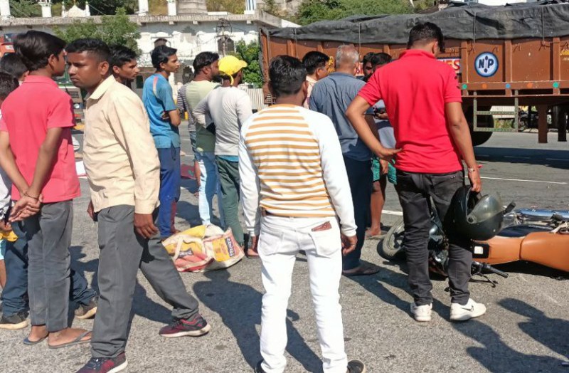 mother and two daughters died in road accident in sirohi