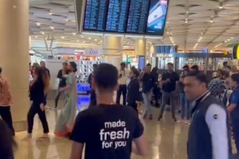 mumbai_airport_garba.jpg