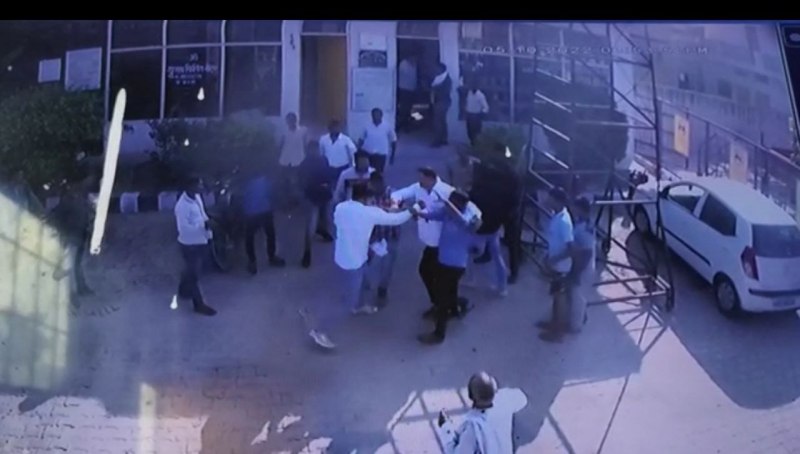 Aligarh Petrol Pump Viral Video