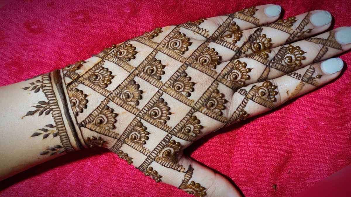 Trending Henna Designs For Karvachauth | Mehndi designs book, Rajasthani  mehndi designs, Mehndi art designs