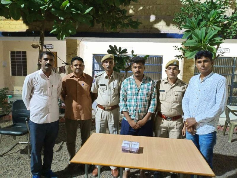 Weapons : फिर मिले अवैध हथियार व जिंदा कारतूसों की खेप