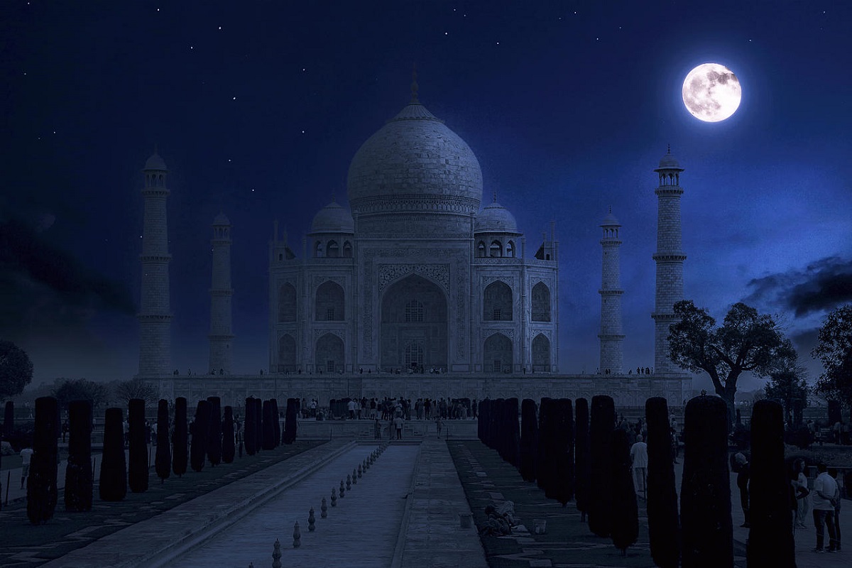 you_will_get_a_chance_to_see_the_taj_mahal_in_the_moonlight_night_in_agra.jpg