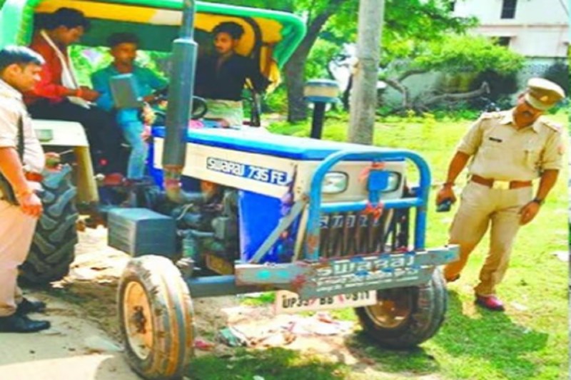 अगर ट्रैक्टर ट्राली से सवारी ढोई तो भरना पड़ेगा दस हजार रुपए जुर्माना, साथ में सजा भी