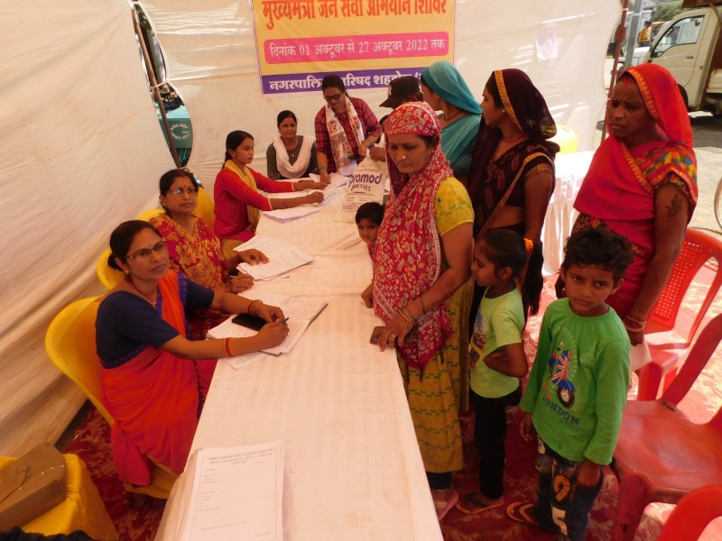 शिविर से नोडल अधिकारी नदारद,आंगनबाड़ी व आशा कार्यकर्ताओं के भरोसे जन सेवा शिविर