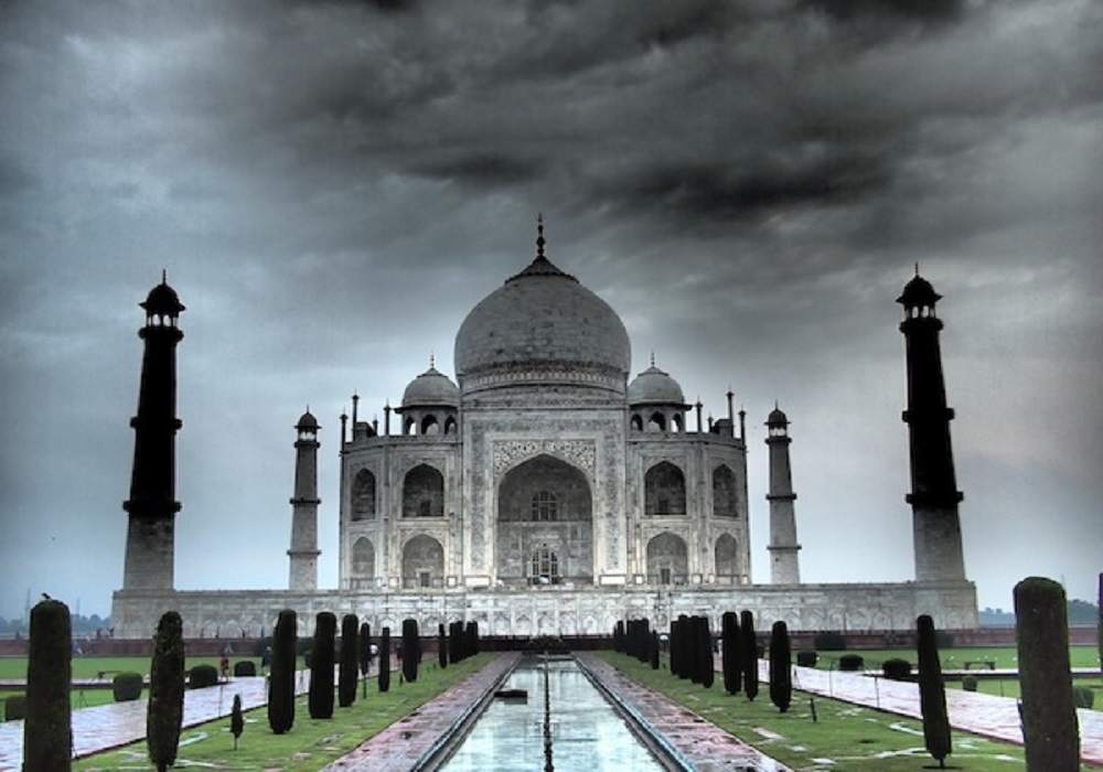 due_to_the_clouds_the_taj_mahal_could_not_be_seen_amidst_the_moonlight.jpg
