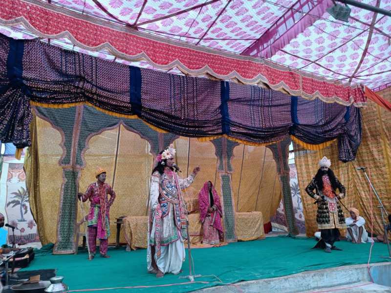 धवल चांदनी रात में बरसा भक्ति रस