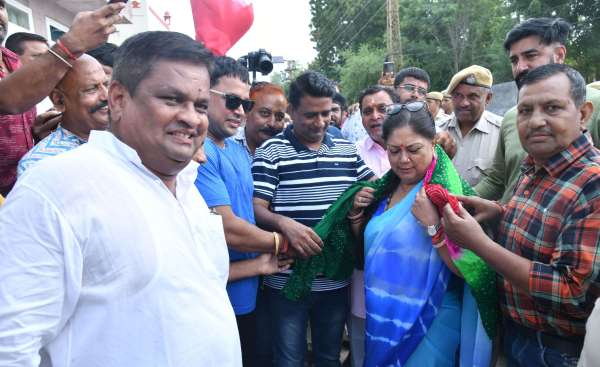 चुनरी ओढ़ने का सिलसिला