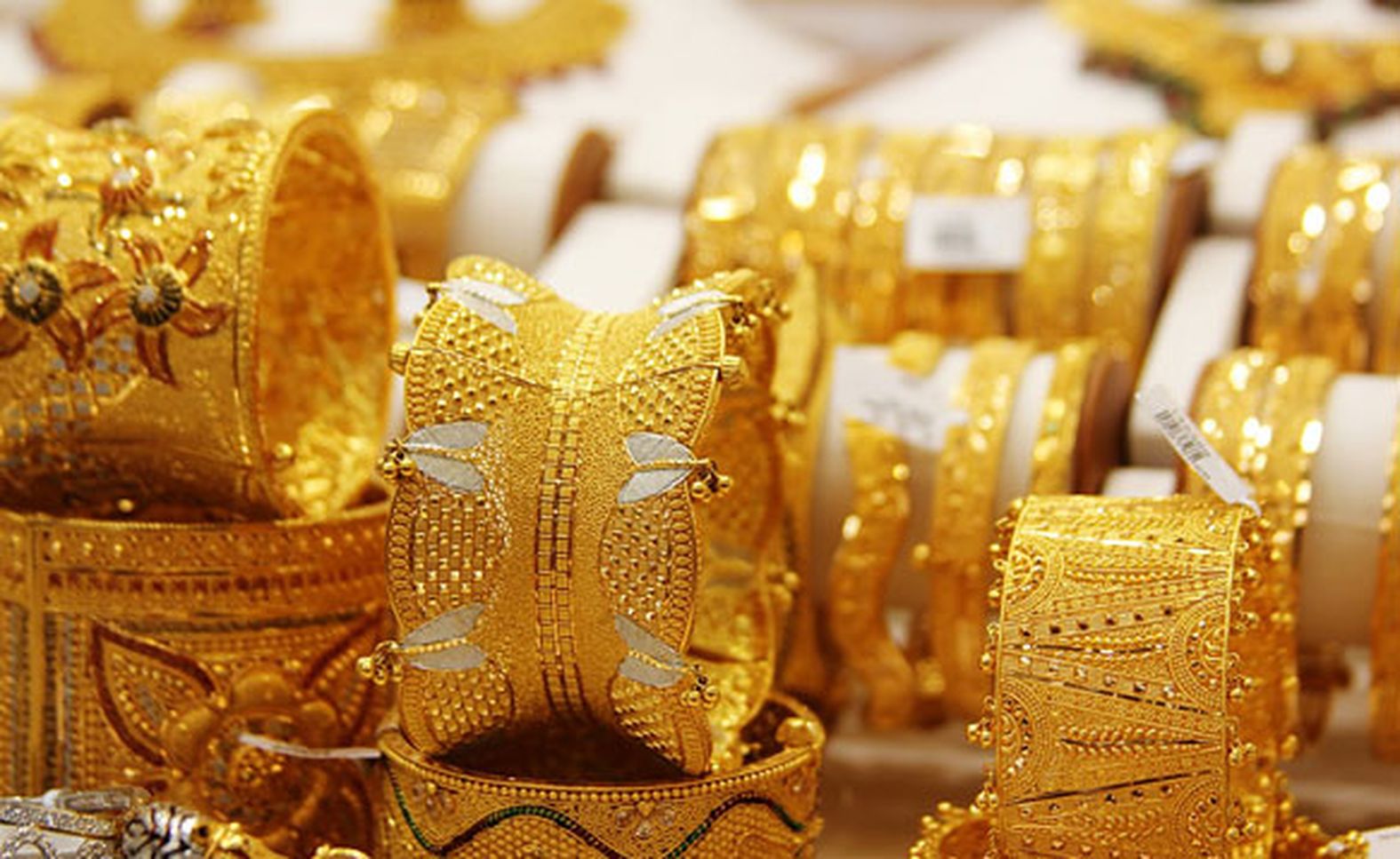 GOLD 800 रुपए तो SILVER में 2500 रुपए की गिरावट
