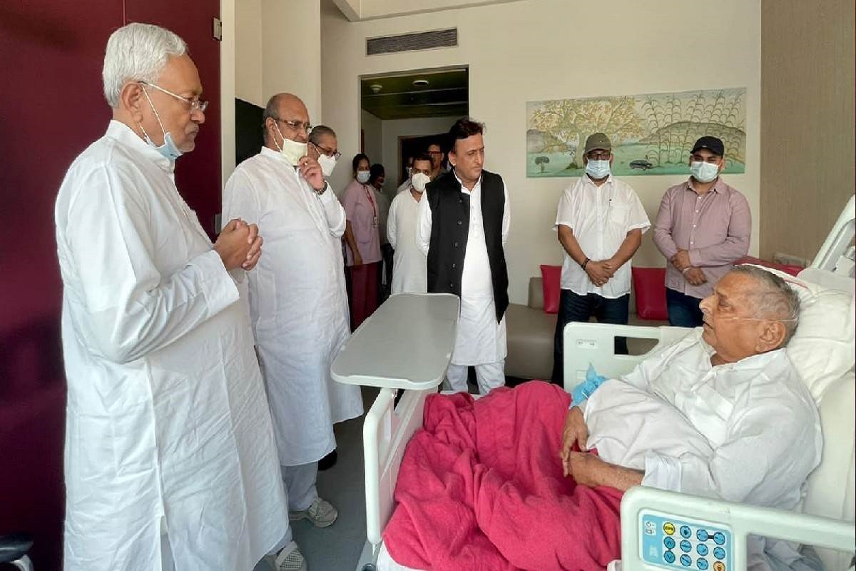 CM Nitish Kumar gets emotional on the death of Mulayam Singh Yadav, one day state mourning in Bihar