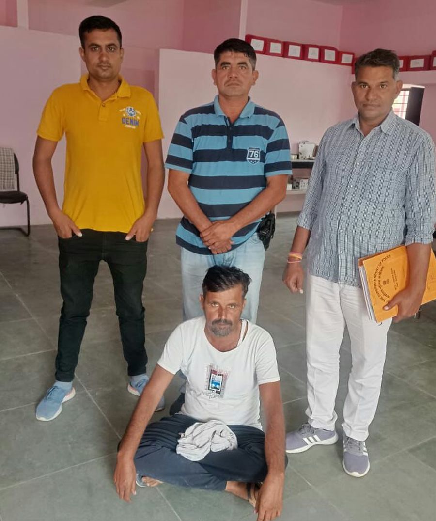 Smuggling : 170 किलो डोडा से भरी गाड़ी छोड़े भागे थे, चार बाद पकड़ा