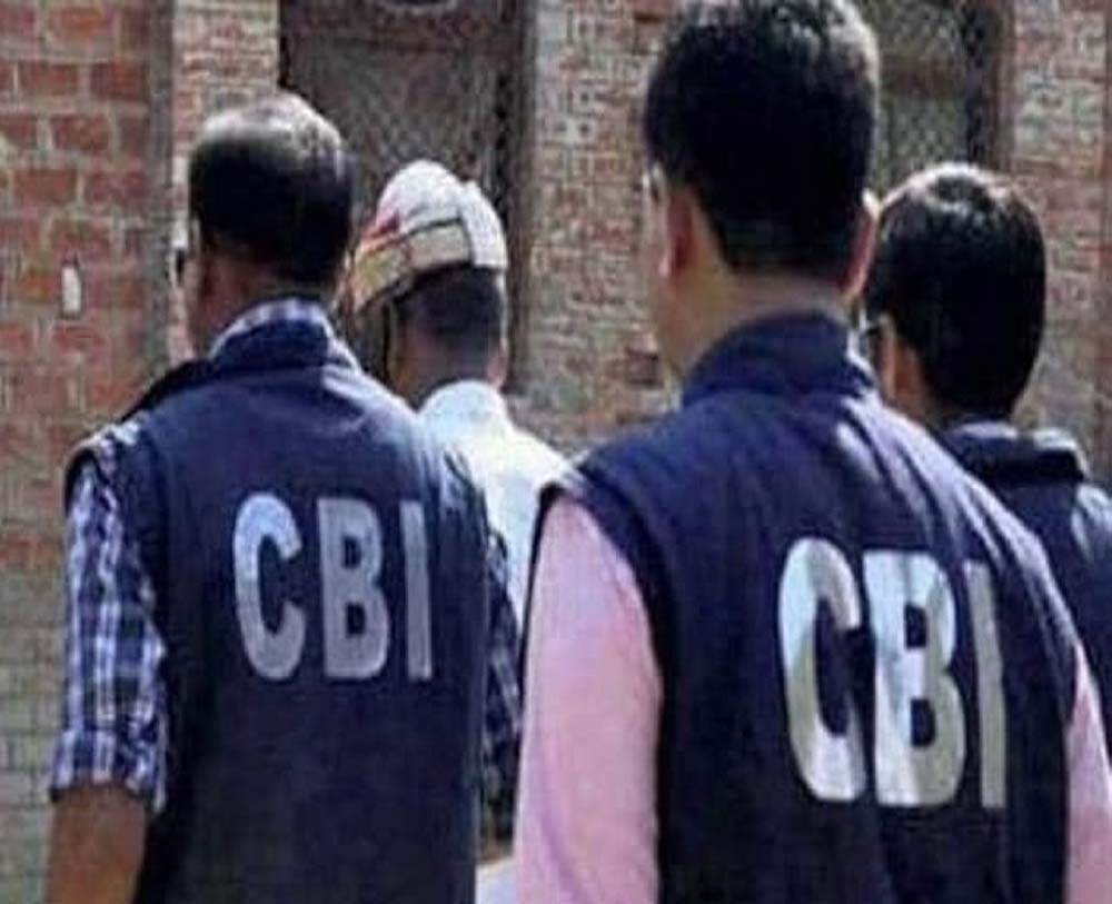 CBI raids in Meerut : मेरठ कैंट बोर्ड में सीबीआई की छापेमारी, सीईओ घर से फरार सुपरवाइजर हिरासत में