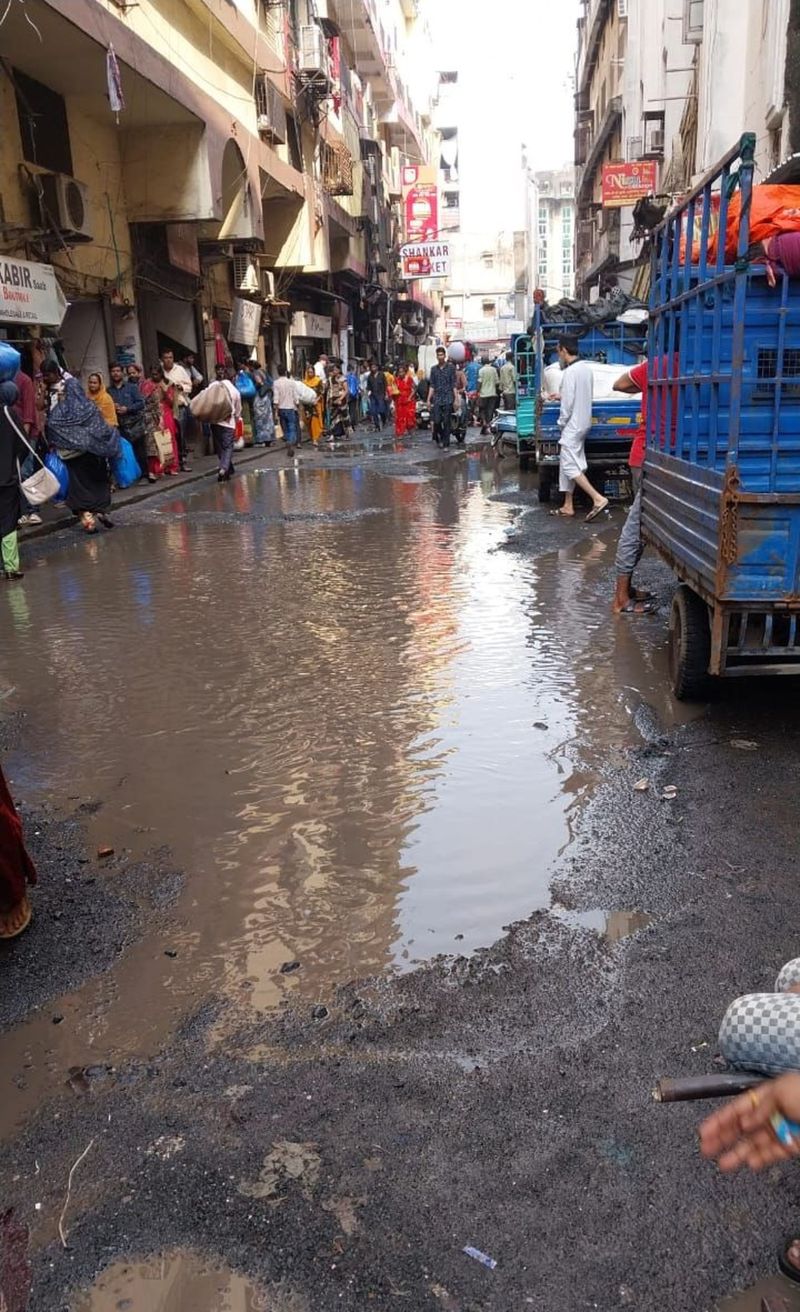 SURAT KAPDA MANDI: मोटी बेगमवाड़ी कपड़ा बाजार की गली के बदहाल