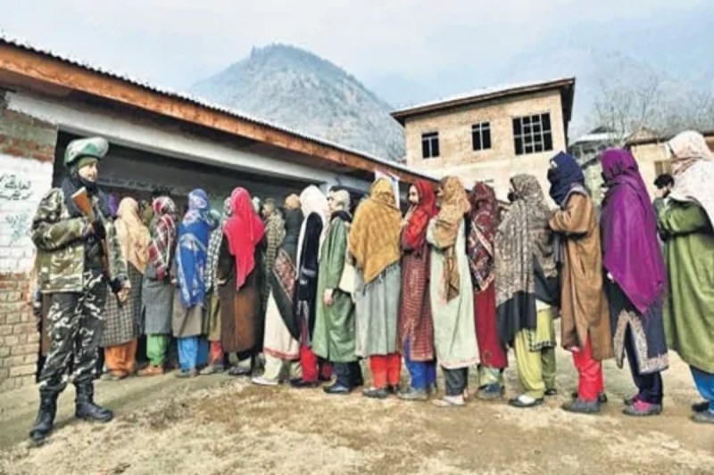 people-residing-in-jammu-for-over-a-year-can-register-as-voters-details.jpg