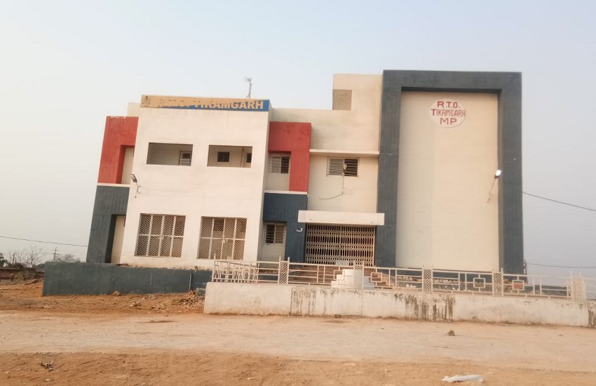 टीकमगढ़ आरटीओ निर्मल कुमरावत को प्रमुख सचिव ने किया निलंबित | Patrika ...