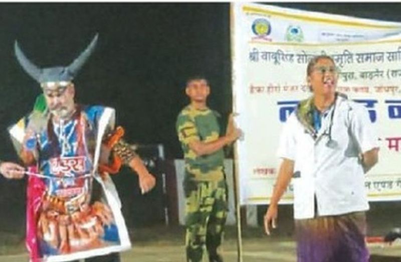 आत्महत्या रोको नुक्कड़ नाटक का किया मंचन