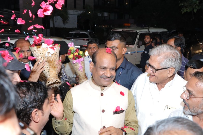 SURAT NEWS: लोकसभा अध्यक्ष ओम बिरला ने सराहा प्रवासियों का व्यवहार