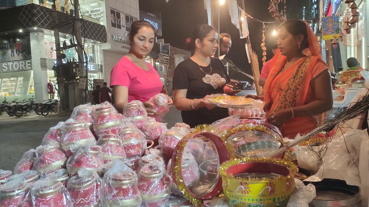 Karwa Chauth 2022 : करवा चौथ व्रत आज , जानें शुभ मुहूर्त, पूजा विधि और जोधपुर में कब होंगे चंद्र दर्शन