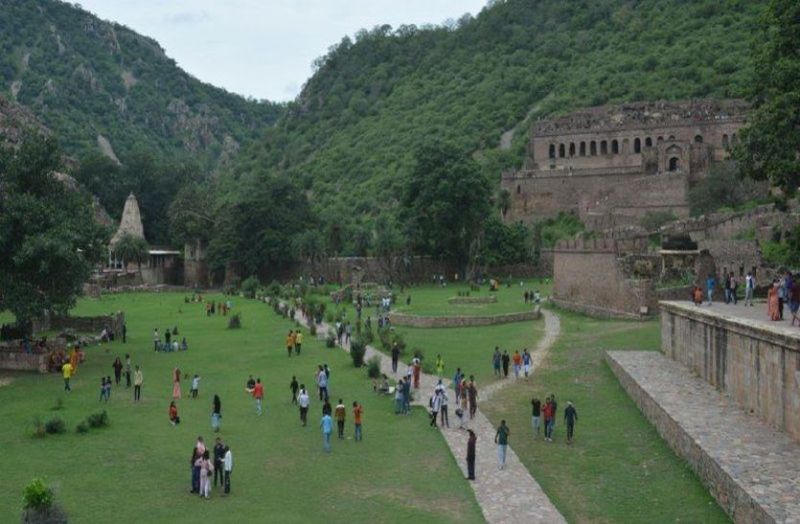 देशी विदेशी पावणों को लुभा रहे अलवर के पर्यटक स्थल