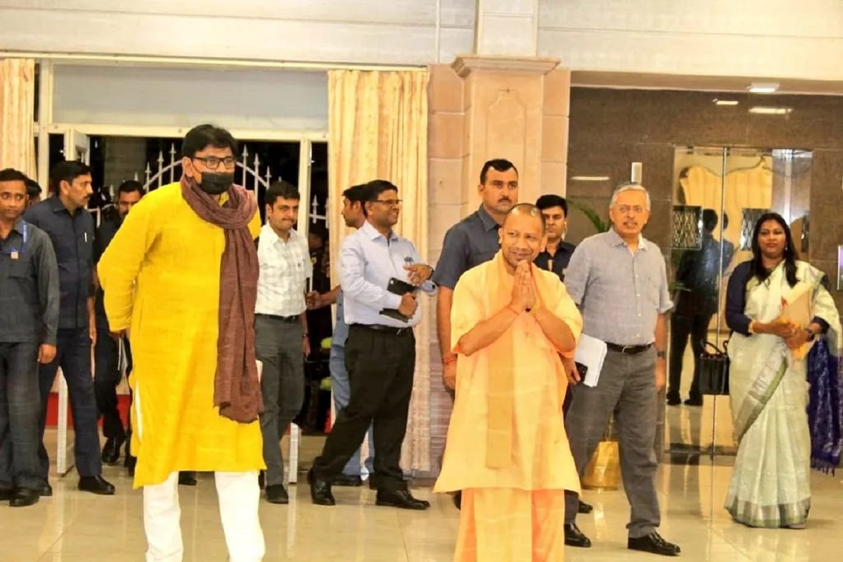 diwali_gift_for_farmers_yogi_government_will_give_compensation_for_the_land_1.jpg