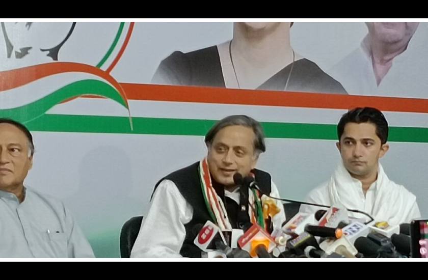 tharoor_in_bhopal.jpg