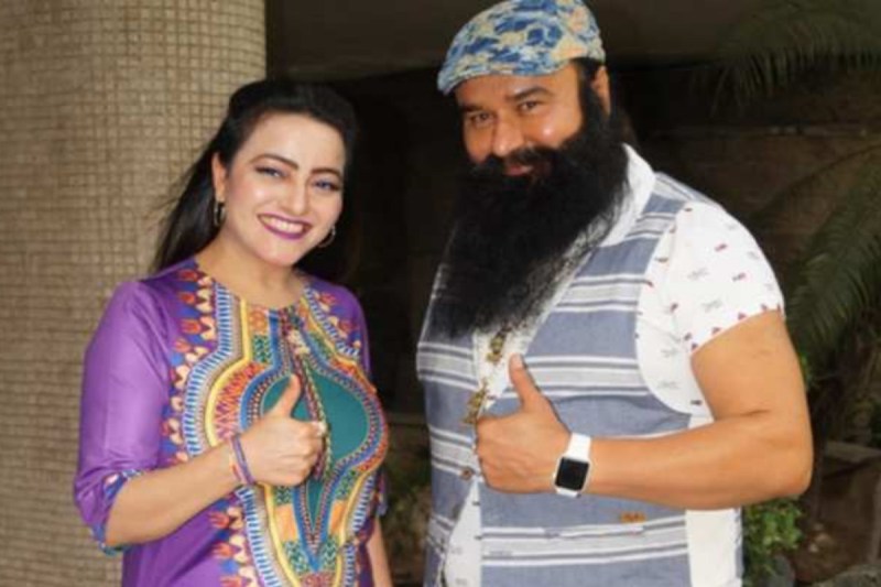 gurmeet-ram-rahim-reached-baghpat-ashram-with-honeypreet.jpg