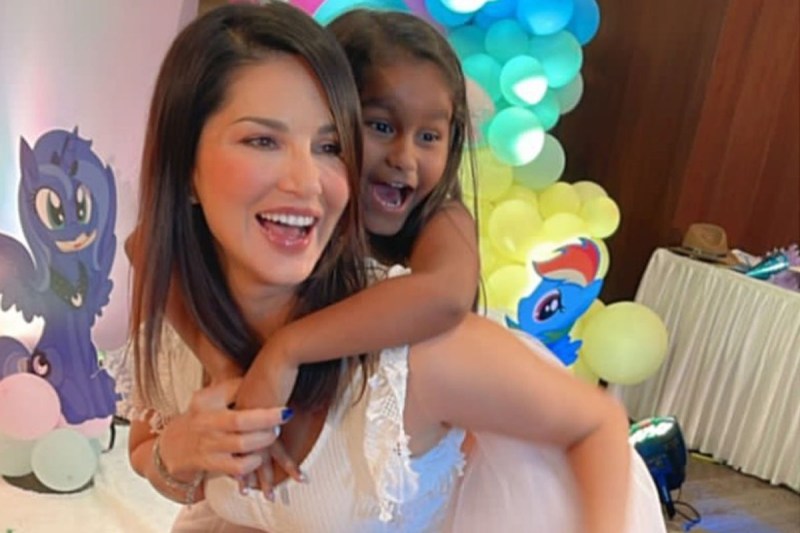 बेटी Nisha के लिए ऐसा सोचती हैं Sunny Leone