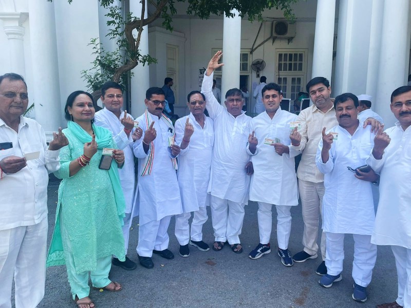 Congress National President Election : मेरठ के पीसीसी सदस्यों ने लखनऊ में कांग्रेस राष्ट्रीय अध्यक्ष के चुनाव में किया मतदान