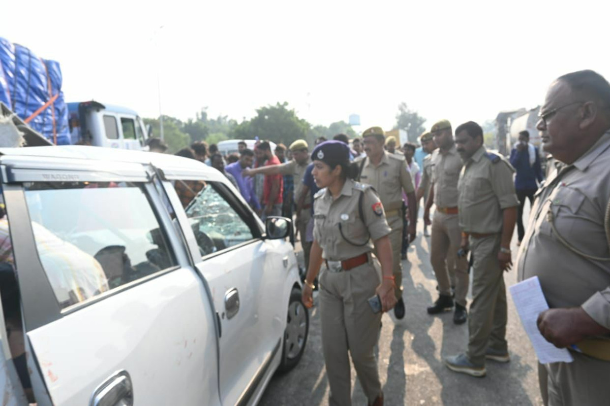 uncontrolled-speeding-car-hit-container-in-auraiya-many-died-and-injured-cm-yogi-adityanath-sadden.jpg