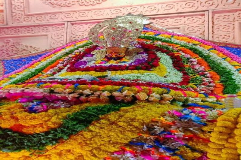 क्यों घबराऊ मेरा तो श्याम से नाता है...