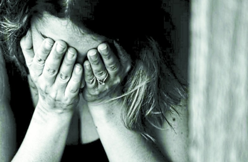 पत्नी अदला-बदली का खेल खेलना चाहता था पति, इनकार पर बोला-तुम गवांर हो