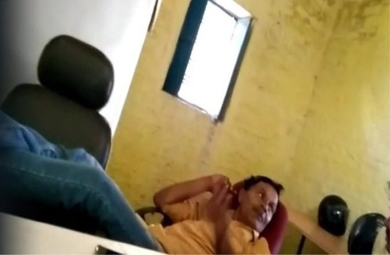 Tribal Sarpanch accuses the secretary, does not allow him to sit on the chair, is committed indecency