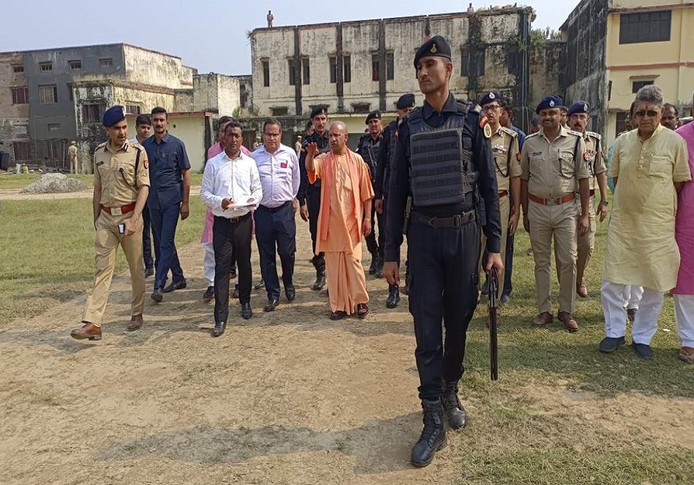 cm_yogi_visited_ayodhya_took_stock_of_the_preparations_for_deepotsav.jpg