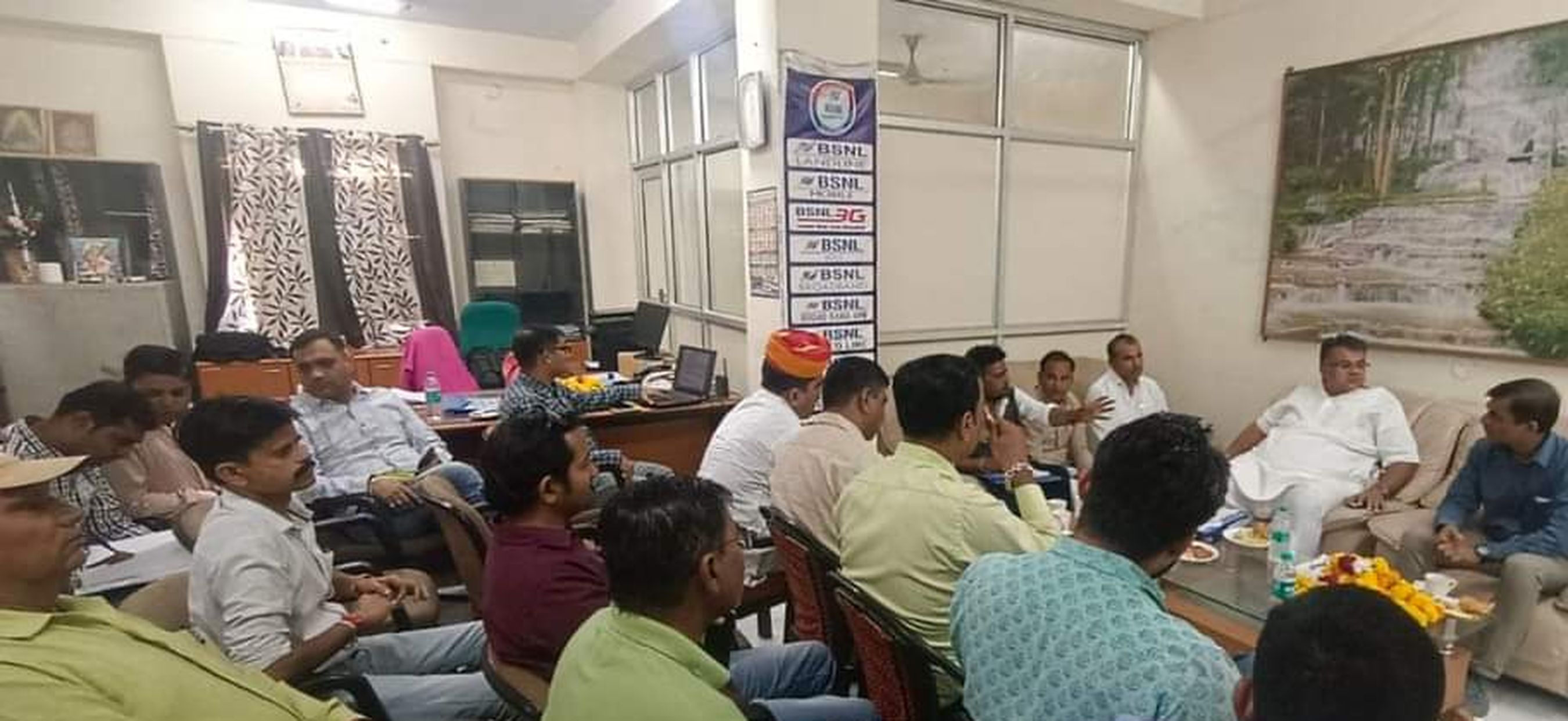 सांसद ने सिरोही एवं जालोर में बीएसएनएल की सेवाओं को सुदृढ़ बनाने के दिए निर्देश आधार पंजीकरण एवं ग्राहक सेवा केंद्र का किया उद्घाटन