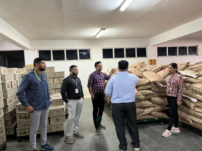 रिफाइंड, पामोलिन ऑइल से बन रहा था मावा, इधर नोवा कंपनी से लिए सैंपल