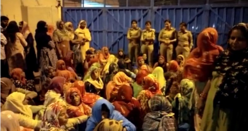 Boiler Explosion : पेपर मिल का बॉयलर फटने से दो मजदूरों की मौत, गेट पर शव रखकर परिजनों ने किया हंगामा